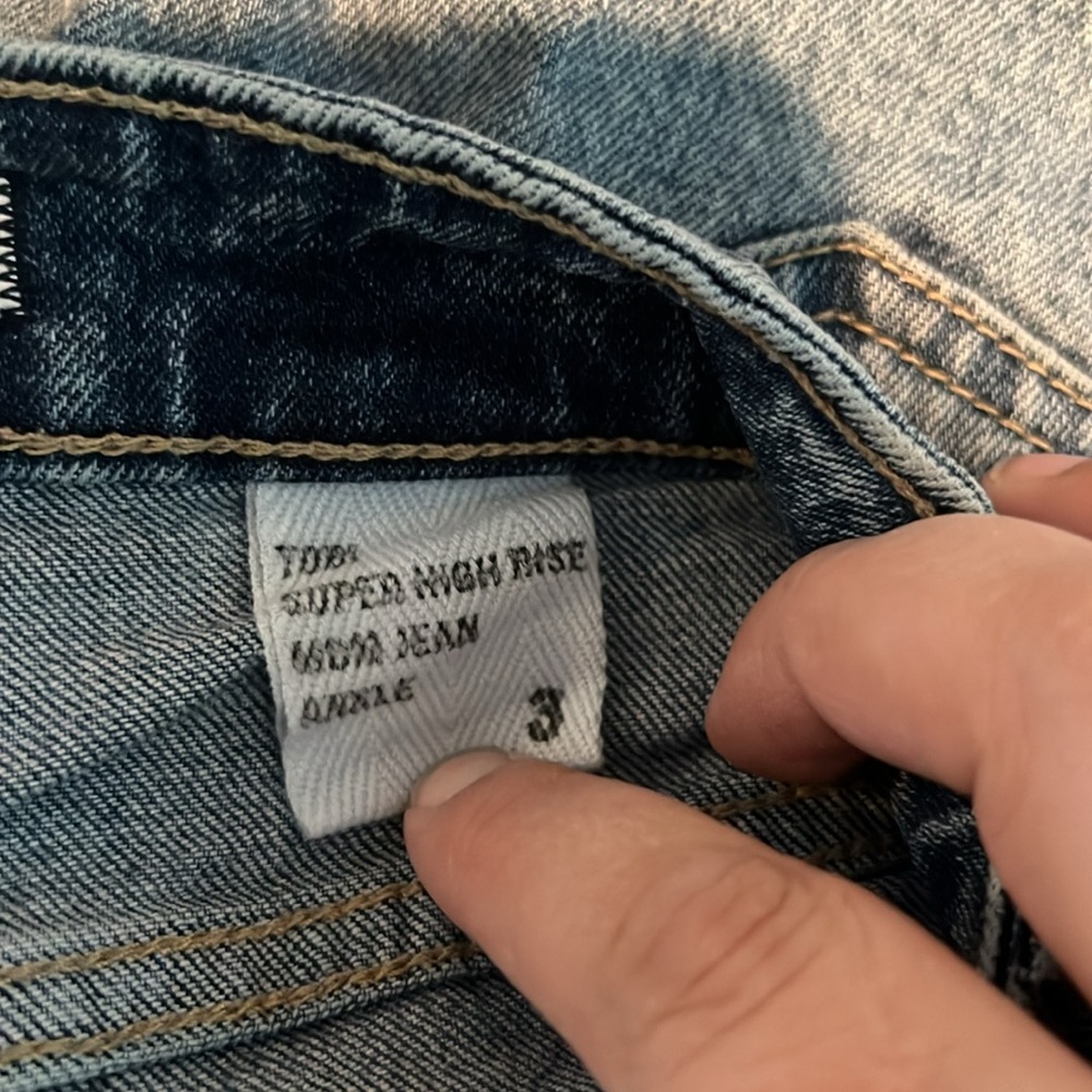 Distressed High Rise Mom Jeans - Picture 4 of 5